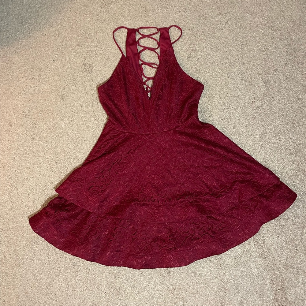 ✨Free Gift w/Purchase✨Windsor Maroon tie up back Mini Dress Size Large